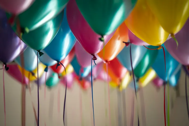 Palloncini colorati per una festa di compleanno