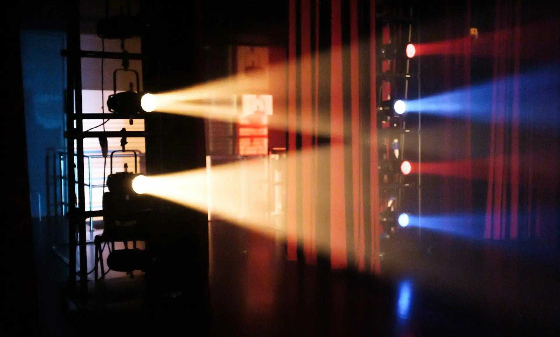 Fari e luci di scena in teatro